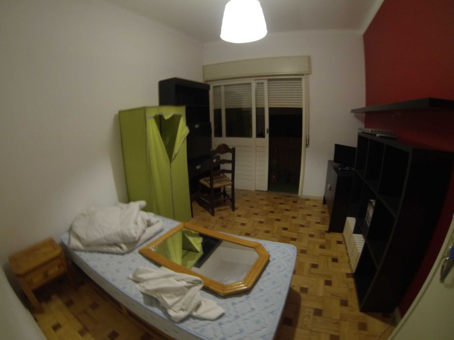 Quarto no centro de Portimão com varanda