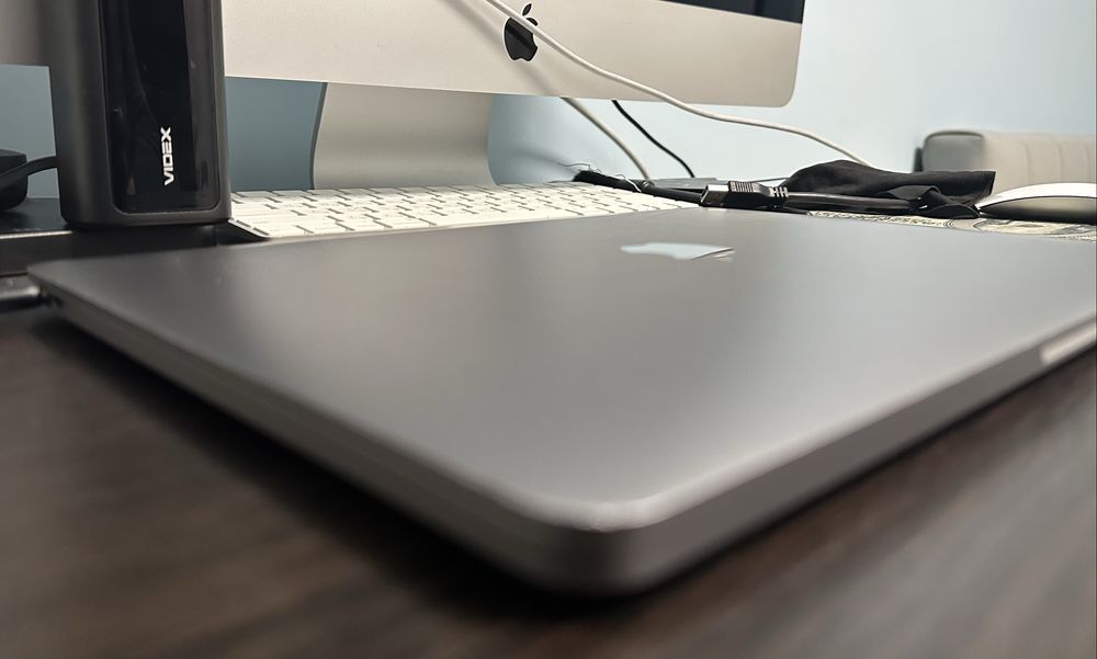Macbook pro a1708 coreI5/8ram/256ssd/1536vram