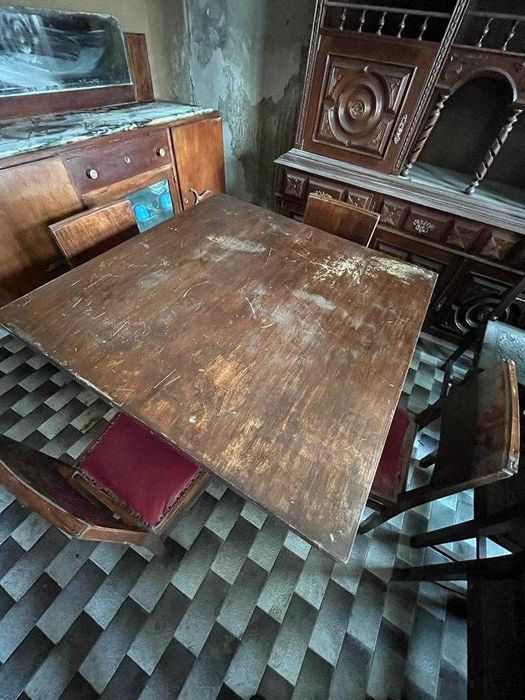 Mesa quadrada extensível com 4 cadeiras