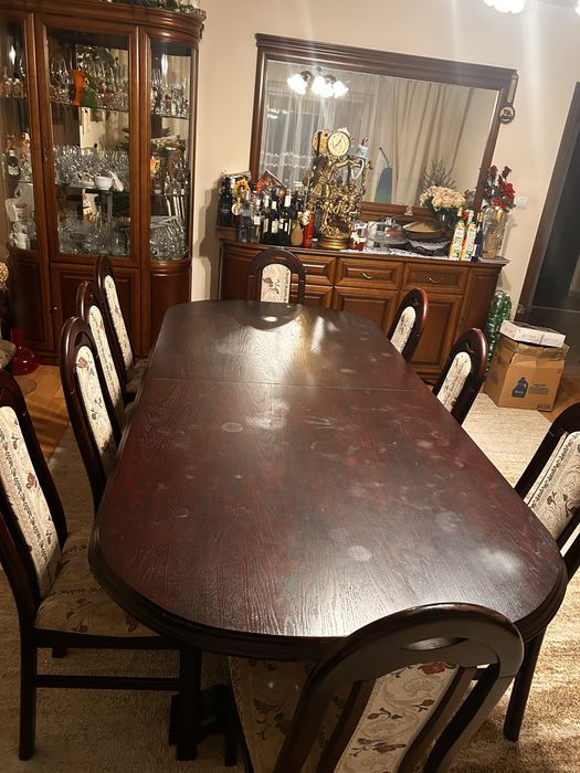 Stół rozkladany z krzesłami