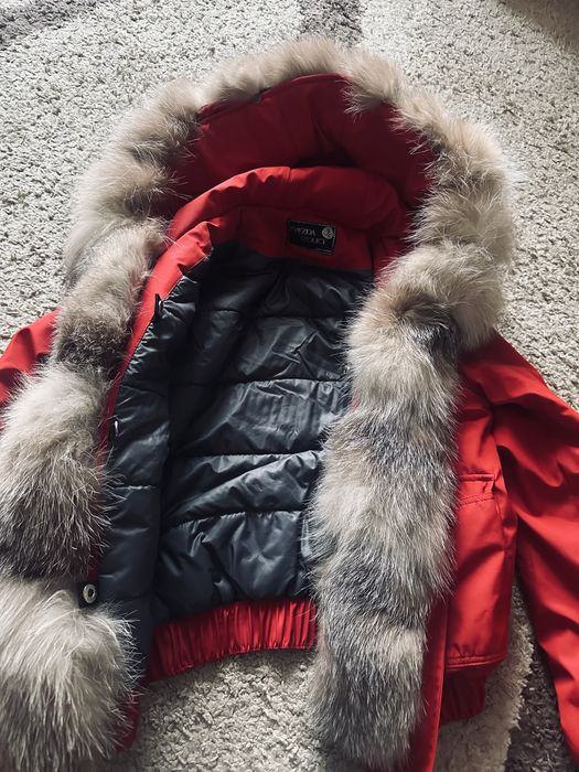 Женский бомбер.с натуральным мехом.