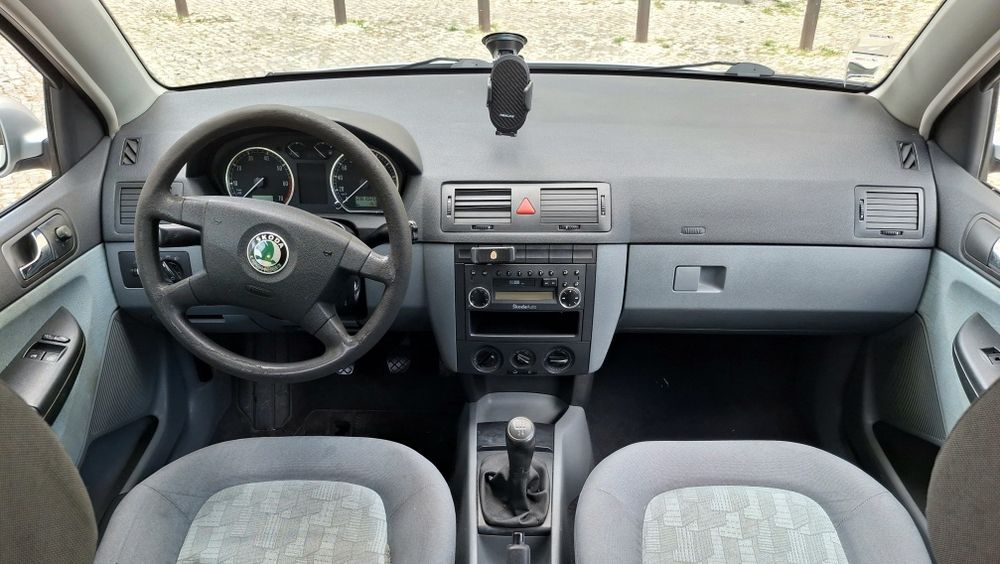 Skoda Fabia 1.4i 16v C/AC Nacional 01