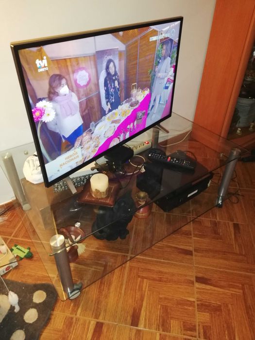Mesa de apoio ou para televisão64297529144705120
