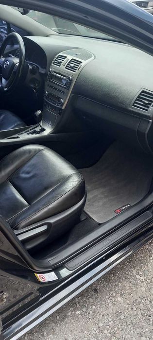 Тойота Авенсис 2.0