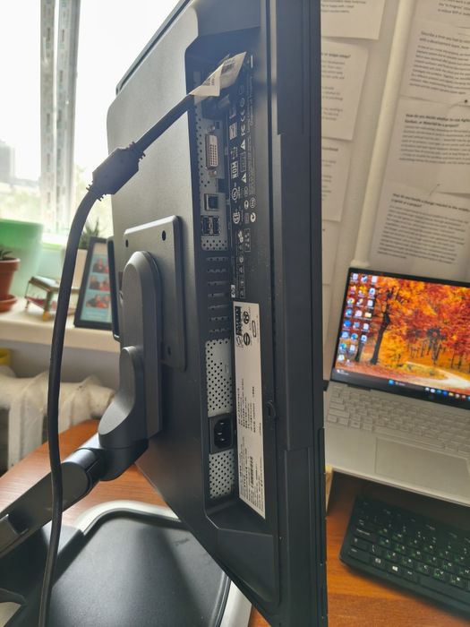 Монітор HP 22 дюйми з обертовим механізмом