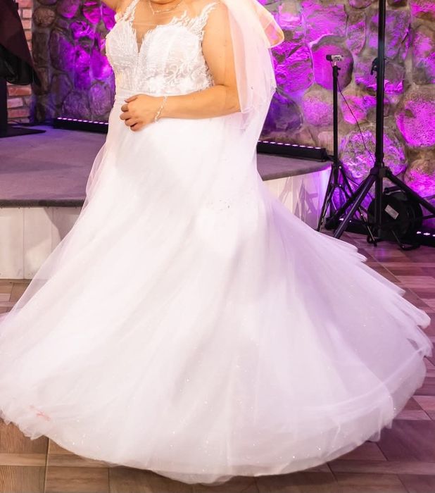 Biała suknia ślubna