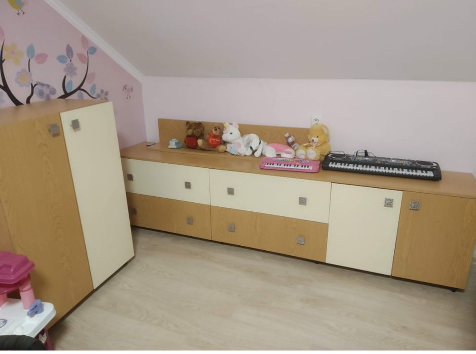 Меблі в чудовому стані. Шафа, комод, тумбочка.