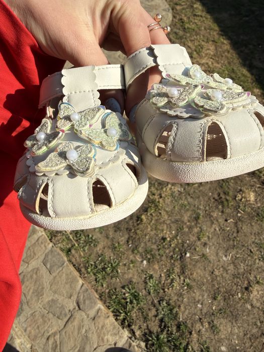 Босоніжки для дівчинки