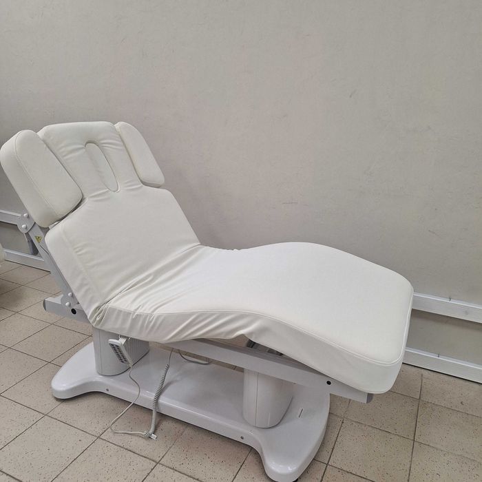 Кушетка  електрична  підігрів косметологія масаж Z042F біла нова