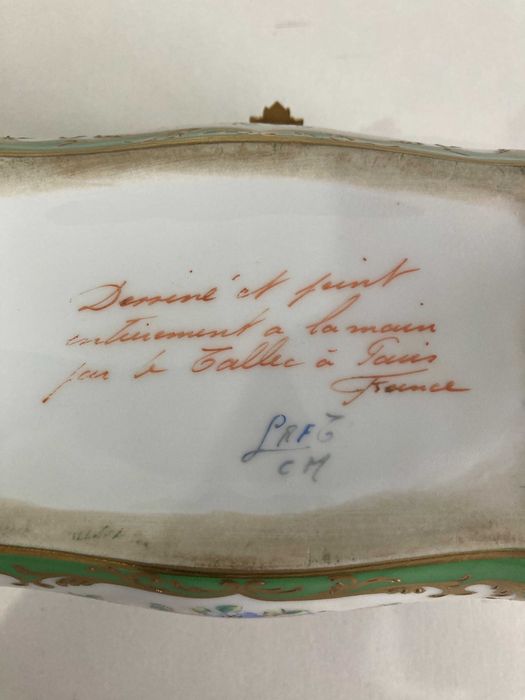 Caixa Porcelana Francesa Atelier Camille Le Tallec 1981 pintada a mão