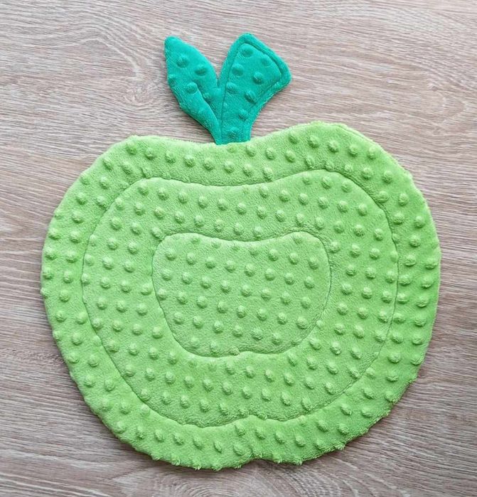 Sprzedam materacyk jabłko 
Stan bardzo dobry,
Wymiary: jabłko 43x35 cm