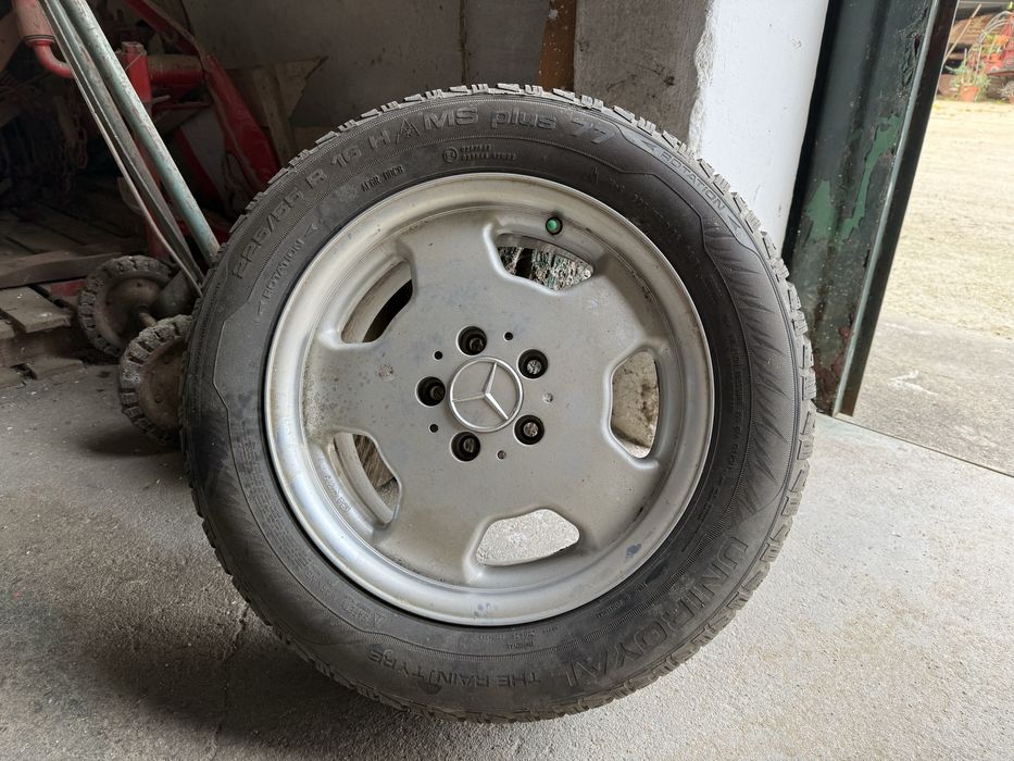4 jantes Mercedes com pneus