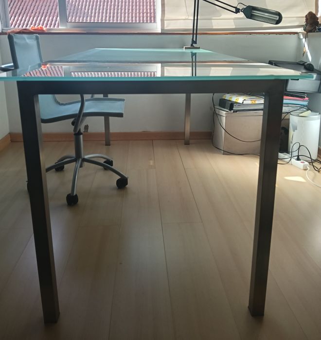 Secretária/mesa de trabalho em aço e vidro