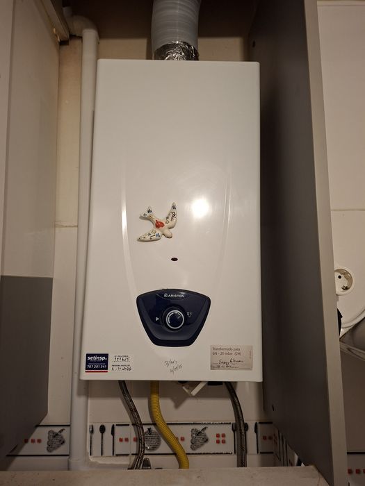 Esquentador a funcionar Ariston