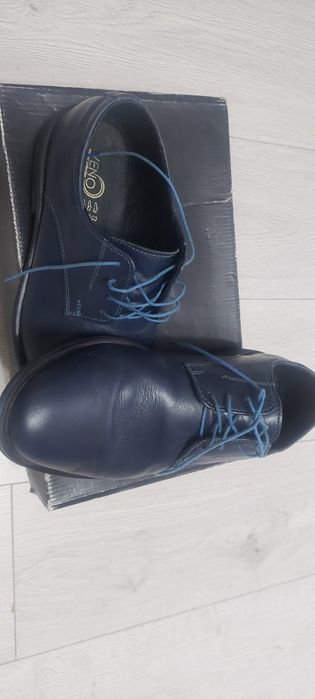 Eleganckie buty rozmiar 41  do garnituru