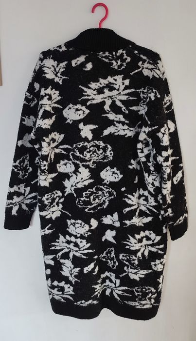 Medicine długi kardigan sweter czarno biały w kwiaty M