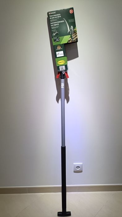 Corta Ramos Telescópico com Serra.