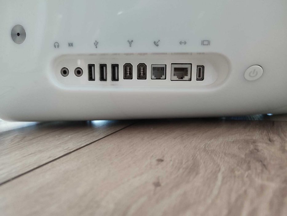 Komputer Apple eMac PowerPC G4 1Ghz 40GB 512 RAM ATI Radeon 7500