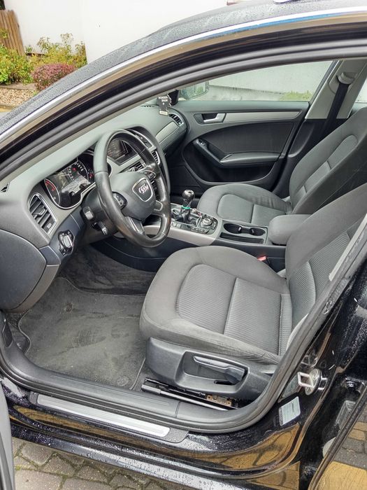 Audi A4 B8 2.0tdi-143km-lift-ksenon-hak-navi-sprowadzony!