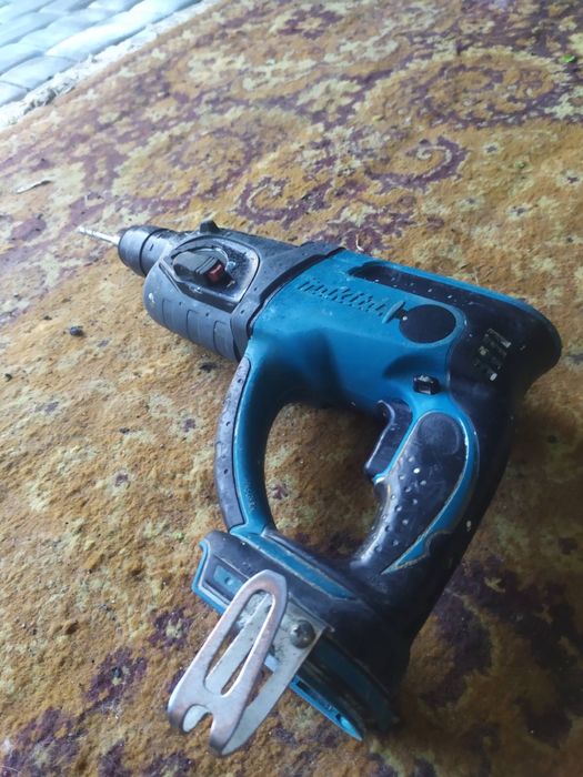 Продам makita dhr 202