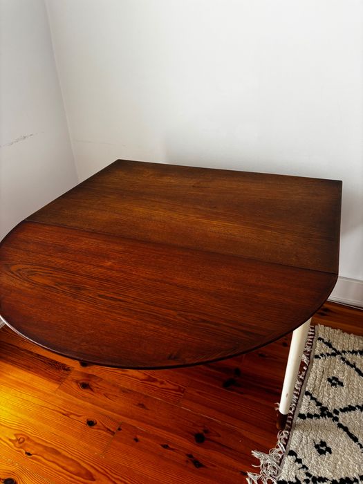 Mesa de jantar extensível vintage em teca – anos 60. Vintage Scandinavian Teak Extending Dining Table – 1960s