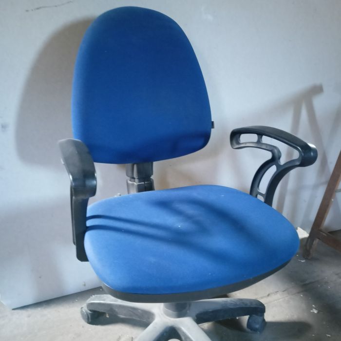 Fotel biurowy regulowany