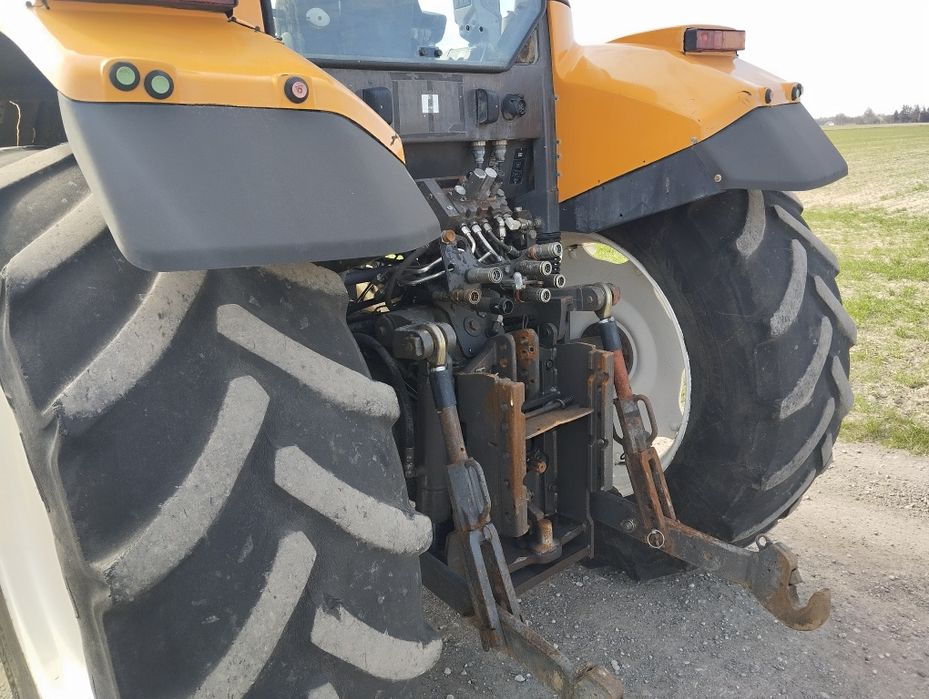 Renault Ares 616