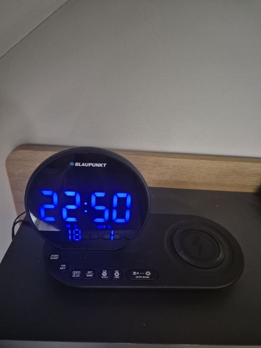 Radiobudzik blaupunkt z ładowarką indukcyjna, termometrem