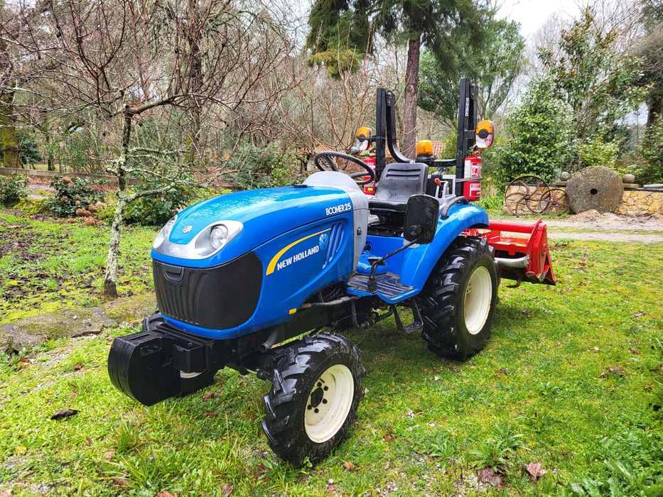 Trator New Holland com tracção