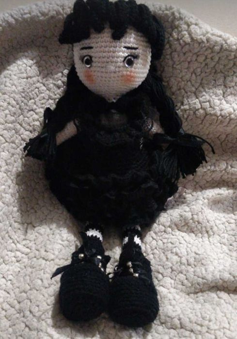 Wednesday Addams boneca de crochê