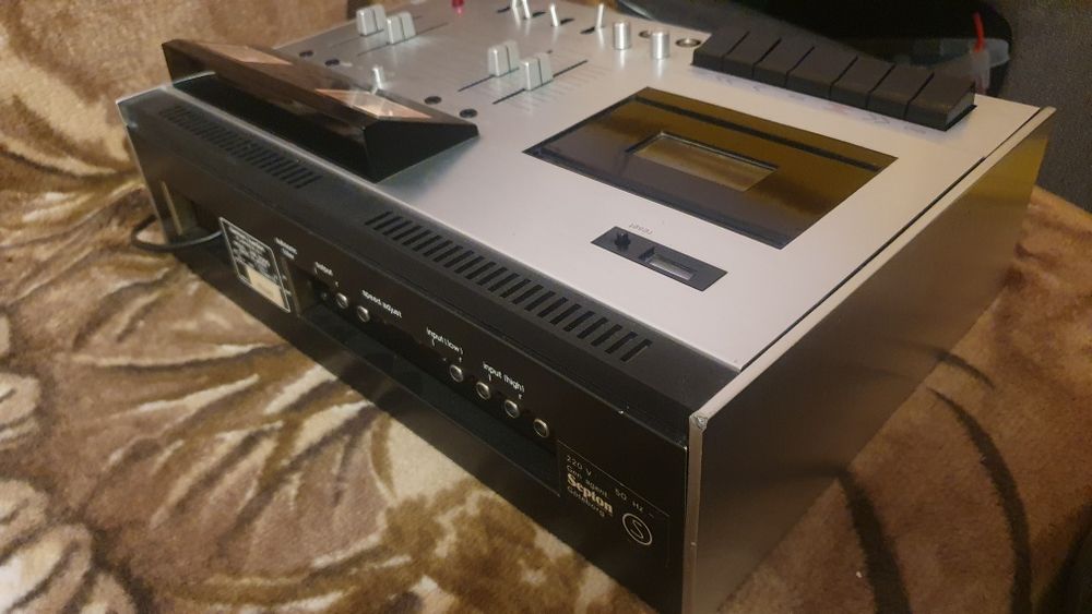 Odtwarzacz kasetowy Deck Unikat HK2000 wskazniki wychylowe!Na chodzie!