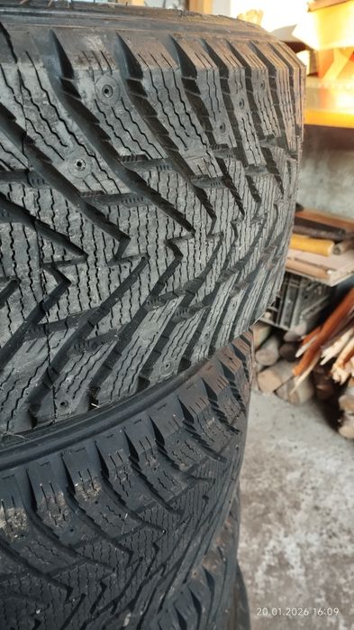 Шини зимові NORRSKEN 215/55 R17 Італійська наварка, майже нова.