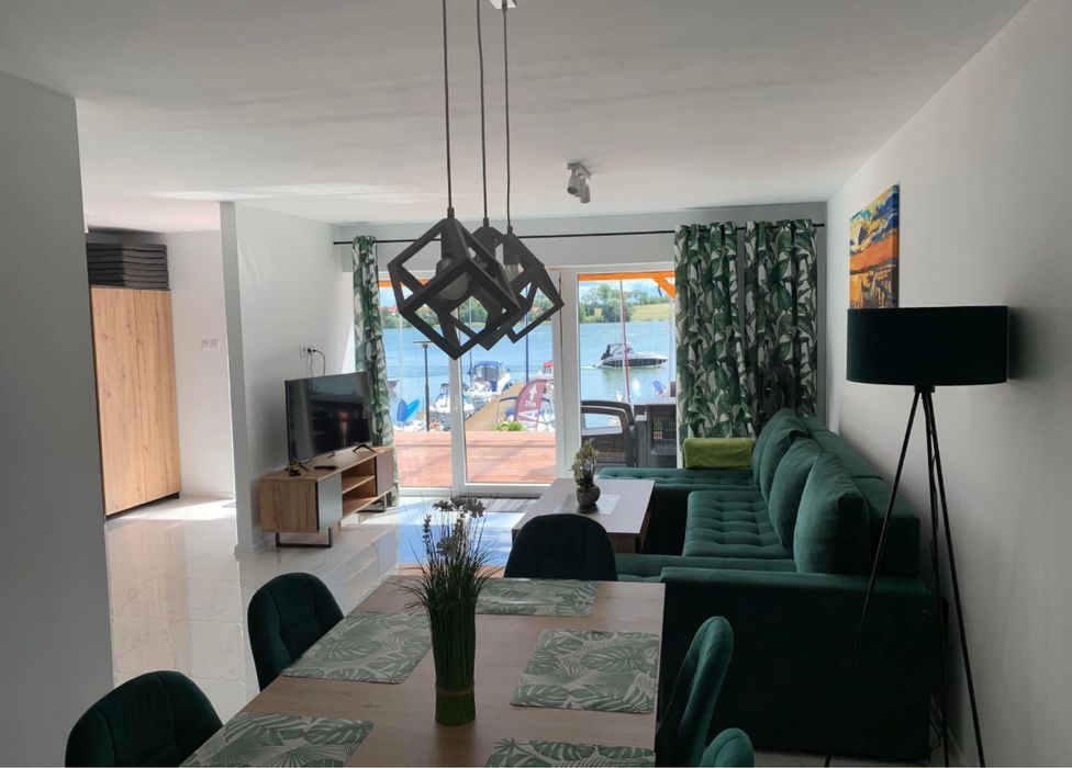 apartament/domek bliźniak do wynajęcia nad samym jeziorem Mazury Ryn