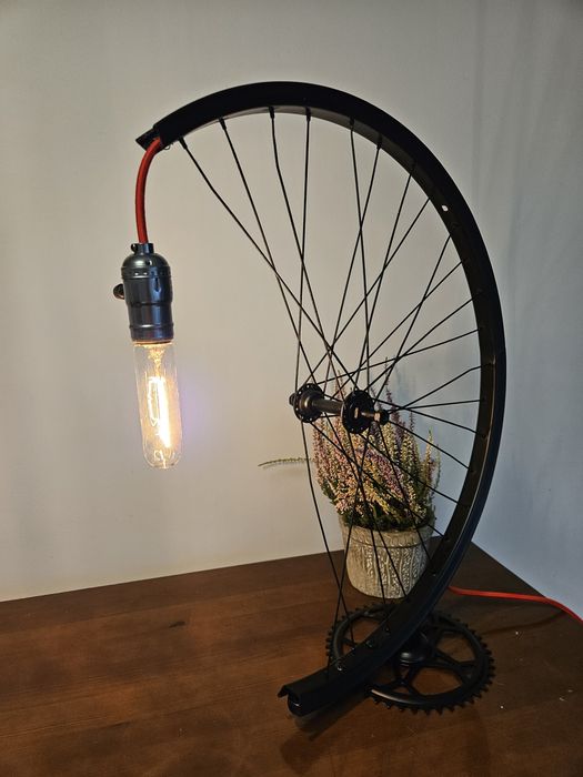 Lampa z koła roweru