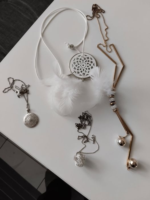 Wisiorki damskie rózne