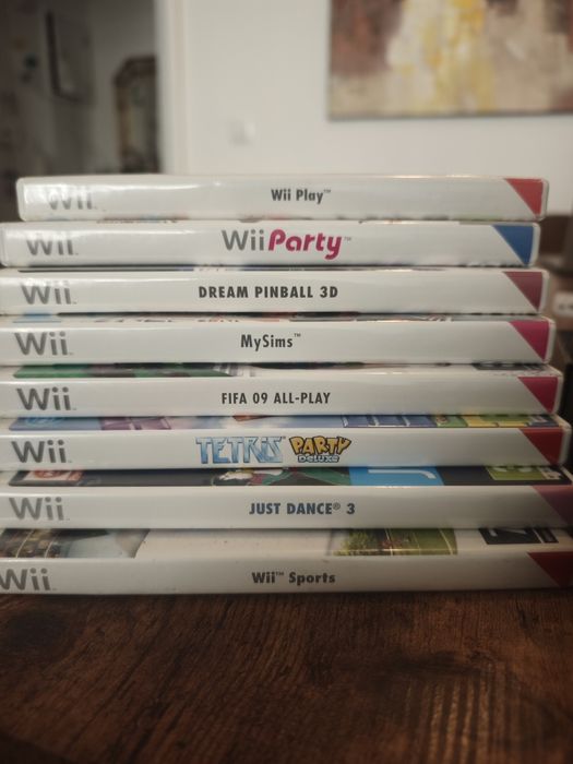 Wii Preta com 4 comandos e vários jogos