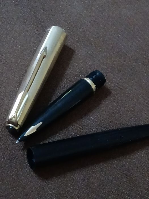 Caneta Parker 61 preta e dourada