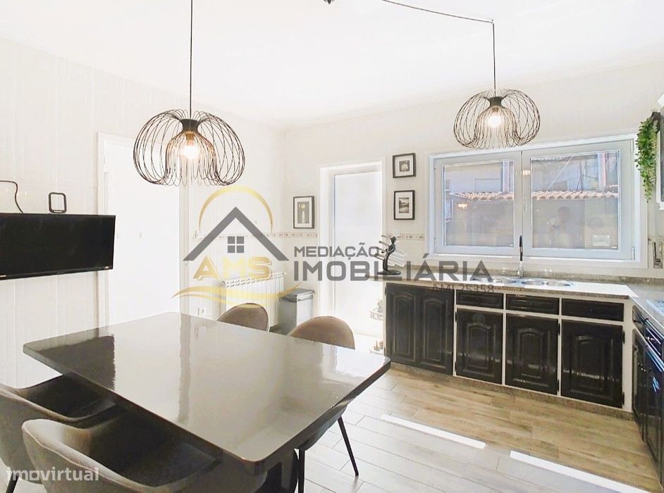 Moradia Independente Com Anexo Transformado Em T1