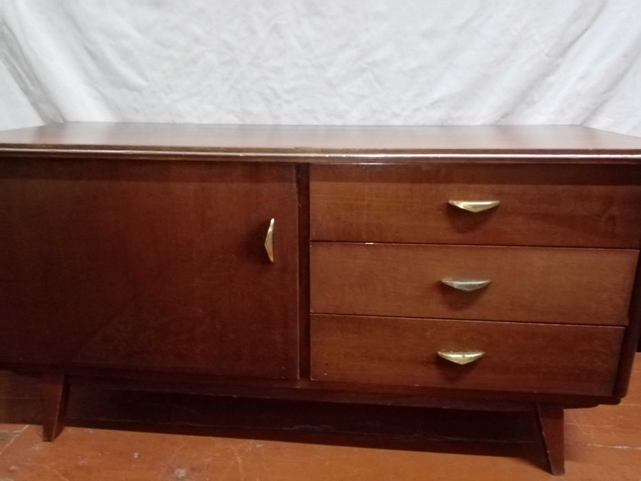 Тумбочка,комод или под ТВ. тех времен...