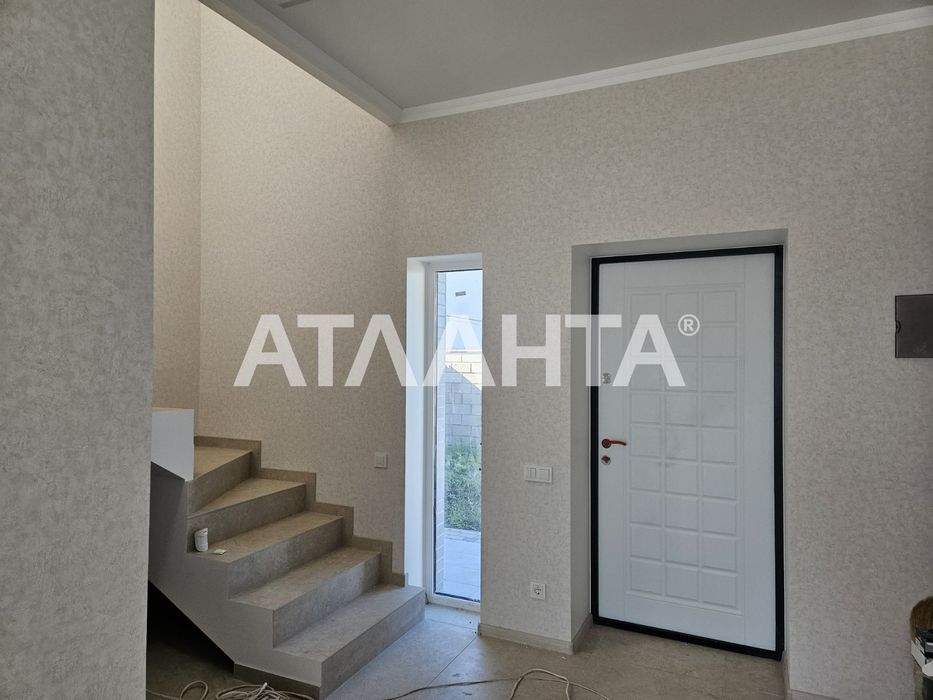 Отдельно стоящий дом с ремонтом в Червоном Хуторе