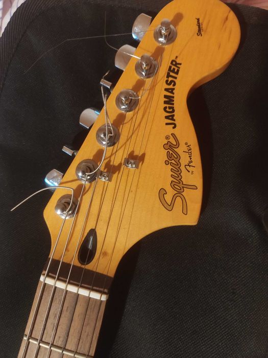 Squier Jagmaster Standard Sunburst – Excelente estado