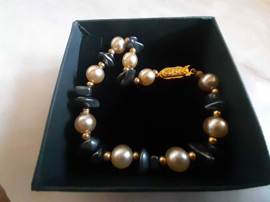 Pulseira pérolas, onix e prata, nunca usada