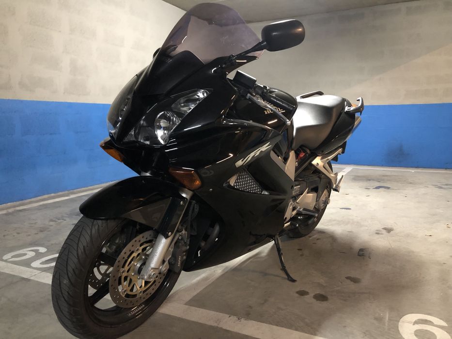 Honda VFR800 vtec - ( 31 mil km )