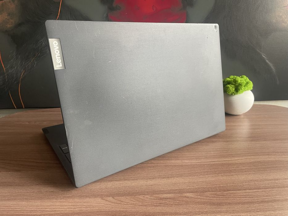 38.Ігровий Lenovo /FullHD IPS/Core i3-1005G1/RAM 8GB/240 SSD/Intel UHD+GeForce MX330 2 GB