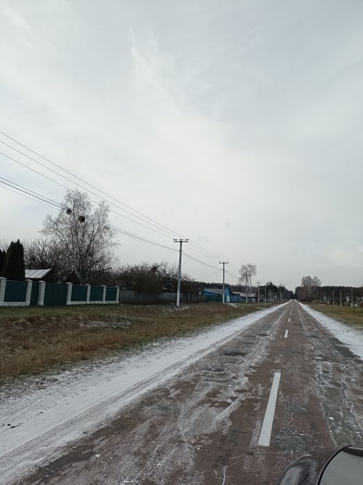 Будинок під лісом біля р Десна. Село Оболоння Н-Сівер р-н (Коропський)