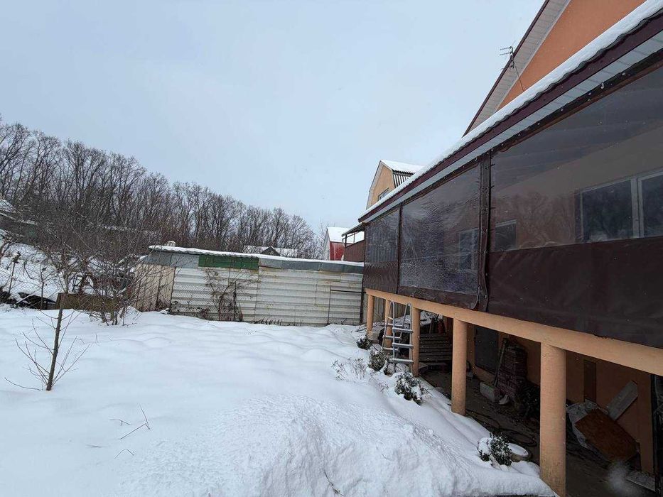 Шикарний будинок з терасою ,  яких мало, вкладено багато коштів !