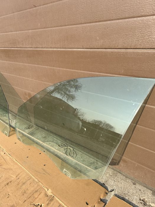 Szyby przednie boczne bmw e60
