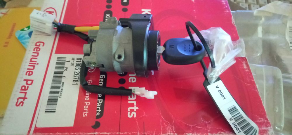 Замок запалювання з ключами для Hyundai/Kia  819052G781