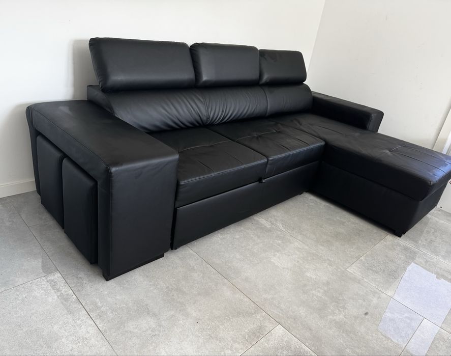 Sofá cama 4 lugares com chaise longue reversível, cabeceiras ajustáveis e 2 pufes