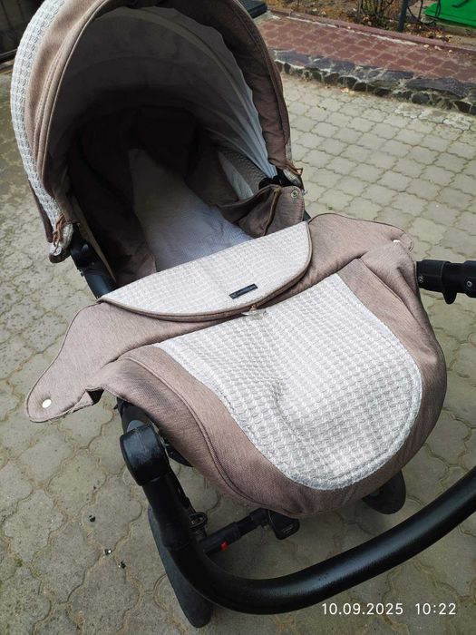 Продам детскую коляску б/у .